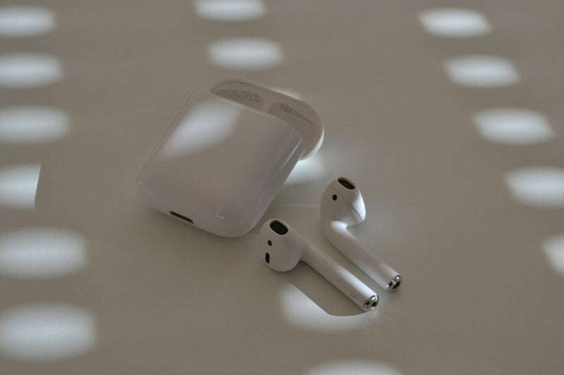 apple earbuds vs hearing aids